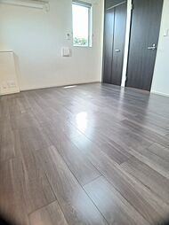 プリムローズ・ヒル 101 1階ワンルームのリビング/ダイニング