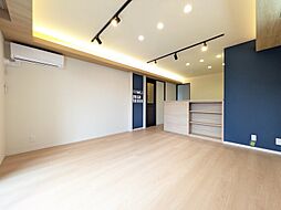 Yokoi　House　XI 101 1階3LDKのリビング/ダイニング