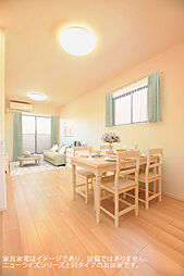 リリー青山 201 2階2LDKのリビング/ダイニング