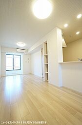 ファミール・ヴィスタ 103 1階1LDKのリビング/ダイニング