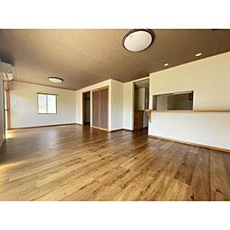 カーサデル・ポポロ 106 1階ワンルームのリビング/ダイニング