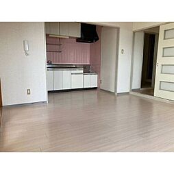 プレズ名古屋入場 401 4階3LDKのリビング/ダイニング