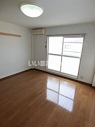 サープラスY・M 205 2階1Kのリビング/ダイニング