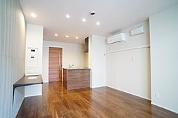 ララ・シャーメゾン 201 2階1LDKのリビング/ダイニング