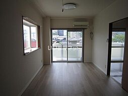 メゾンシックス 302 3階1LDKのリビング/ダイニング