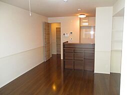 トモハルツ 105 1階1LDKのリビング/ダイニング