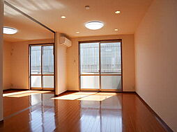 グランスイート 201 2階1LDKのリビング/ダイニング