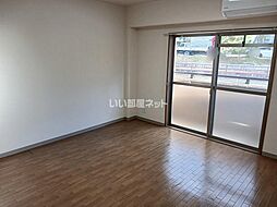 ヴァヤーシェ 101 1階1Kのリビング/ダイニング