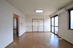 アーバン富岡 201 2階2LDKのリビング/ダイニング