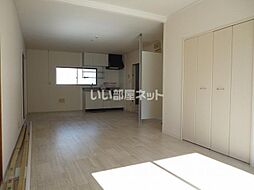 ロイヤルシャルム 101 1階2LDKのリビング/ダイニング