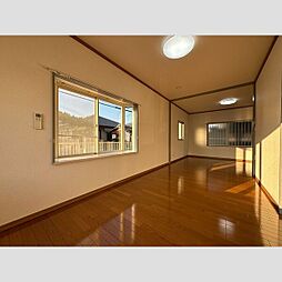 ファンタジアIII 101 1階1LDKのリビング/ダイニング