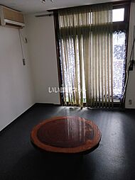 第1エステートマンション 101 1階5LDKのリビング/ダイニング