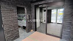 8 / 9