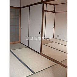 シャトー芝 201 2階2LDKのリビング/ダイニング