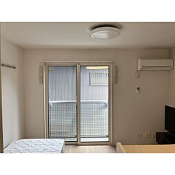 アール・オッツ 103 1階ワンルームのリビング/ダイニング