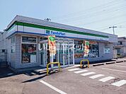 【コンビニエンスストア】ファミリーマート 外崎五丁目店まで128ｍ