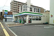 【コンビニエンスストア】ファミリーマート高石駅前店まで973ｍ