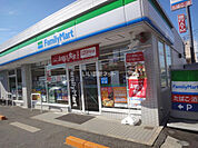 【コンビニエンスストア】ファミリーマート 楠一丁目店まで593ｍ