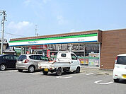 【コンビニエンスストア】ファミリーマート 菰野小学校南店まで597ｍ