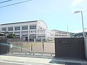 【中学校】多度津町立多度津中学校まで933ｍ