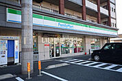 【コンビニエンスストア】ファミリーマート　小倉下曽根駅南店まで322ｍ
