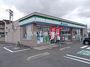 【コンビニエンスストア】ファミリーマート伊賀ゆめが丘店まで1041ｍ