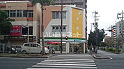 【コンビニエンスストア】ファミリーマート 那覇若松店まで125ｍ