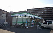 【コンビニエンスストア】ファミリーマート朝霞本町一丁目店まで906ｍ