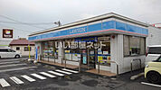 【コンビニエンスストア】ローソン 亀山東御幸店まで715ｍ