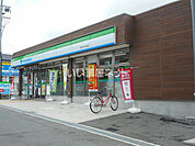 【コンビニエンスストア】ファミリーマート　河内いわふね店まで390ｍ