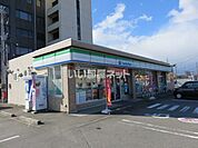 【コンビニエンスストア】ファミリーマート 砺波市役所前店まで384ｍ