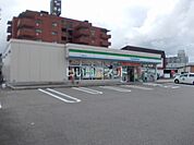 【コンビニエンスストア】ファミリーマート清水町店まで327ｍ