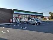 【コンビニエンスストア】ファミリーマート 亀山みずきが丘店まで919ｍ