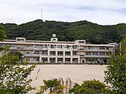 【小学校】福山市立春日小学校まで493ｍ
