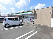 【コンビニエンスストア】ファミリーマート芸濃グリーンロード店まで911ｍ