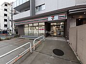 【コンビニエンスストア】セブンイレブン新宿水道町中央店まで73ｍ