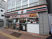 【コンビニエンスストア】セブンイレブン新大久保駅西店まで520ｍ