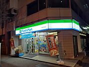 【コンビニエンスストア】ファミリーマート神田多町店まで385ｍ
