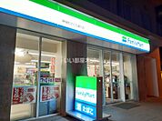 【コンビニエンスストア】ファミリーマート神保町さくら通り店まで523ｍ