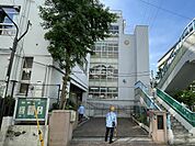 【小学校】新宿区立津久戸小学校まで1423ｍ