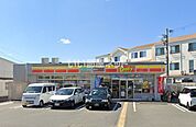 【コンビニエンスストア】デイリーヤマザキ 吹田幸町店まで741ｍ