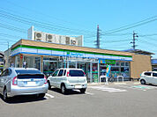 【コンビニエンスストア】ファミリーマート 東員町六把野店まで716ｍ