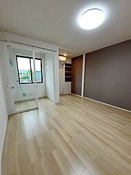 メゾン・ソレイユ 101 1階ワンルームのリビング/ダイニング