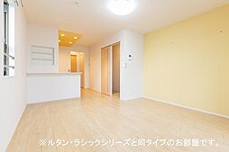 モダン・プリムローズ 205 2階ワンルームのリビング/ダイニング