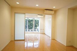 東急田園都市線 三軒茶屋駅 徒歩13分の賃貸マンション 1階1LDKのリビング/ダイニング