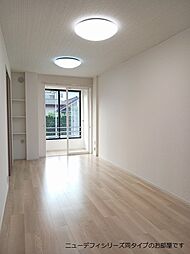 クルールＥ 102 1階1LDKのリビング/ダイニング