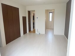 ラ・トレフル 1階1Kのリビング/ダイニング