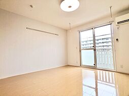 ロイヤルバード 105 1階ワンルームのリビング/ダイニング