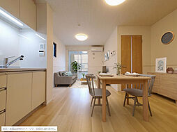 エアリーＡ 102 1階1LDKのリビング/ダイニング