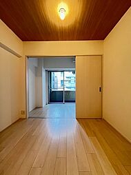 都営新宿線 新宿三丁目駅 徒歩5分の賃貸マンション 4階1DKのリビング/ダイニング